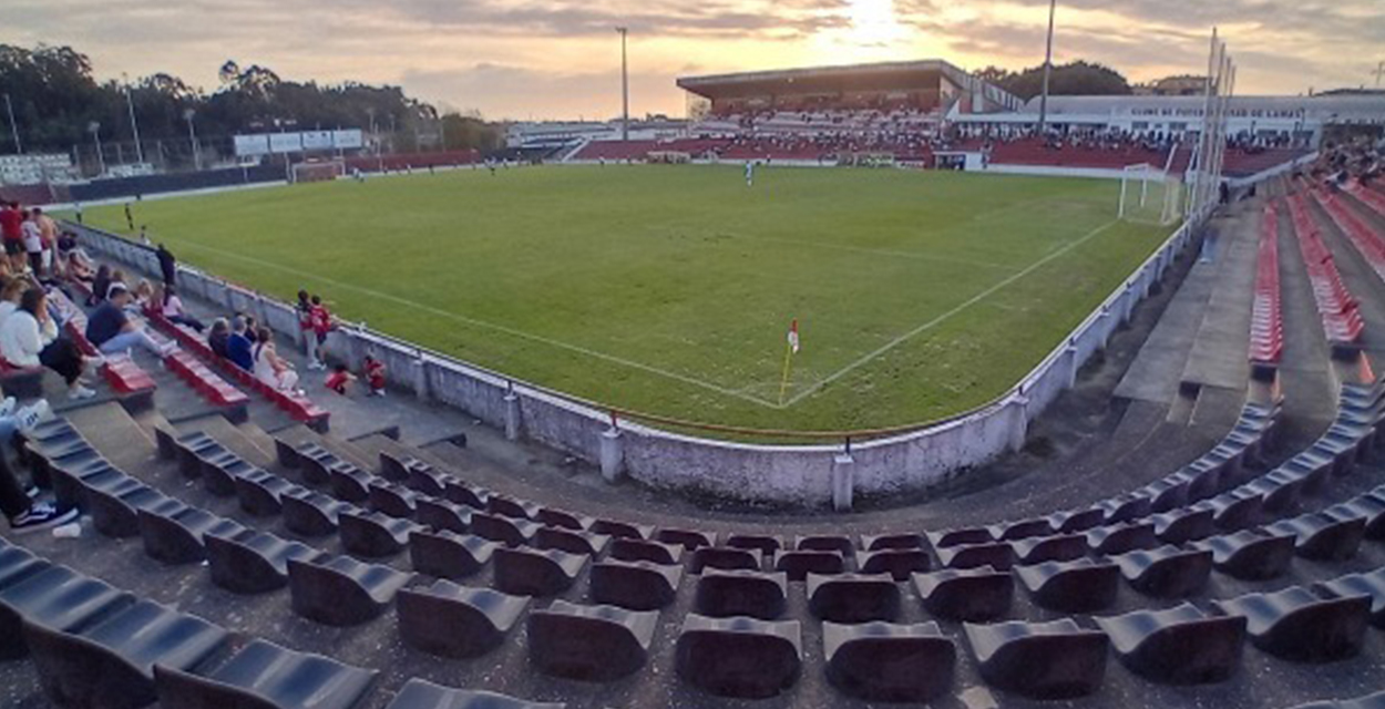 Bancada principal com vista para o campo